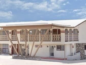 Travelodge By Wyndham Las Vegas Nm Exterior photo