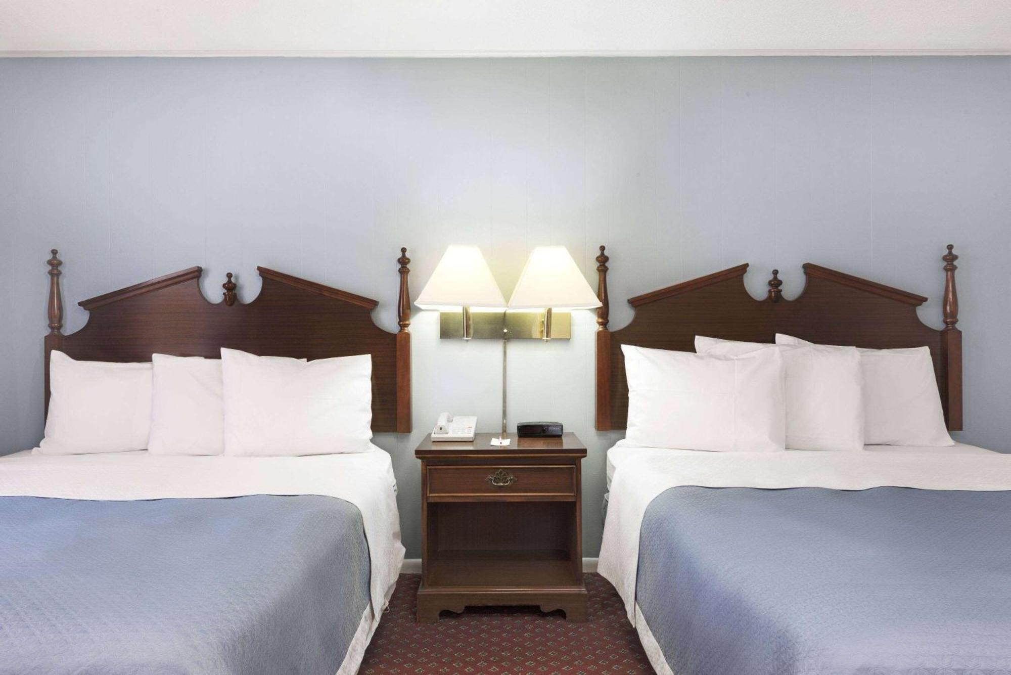 Travelodge By Wyndham Las Vegas Nm Exterior photo