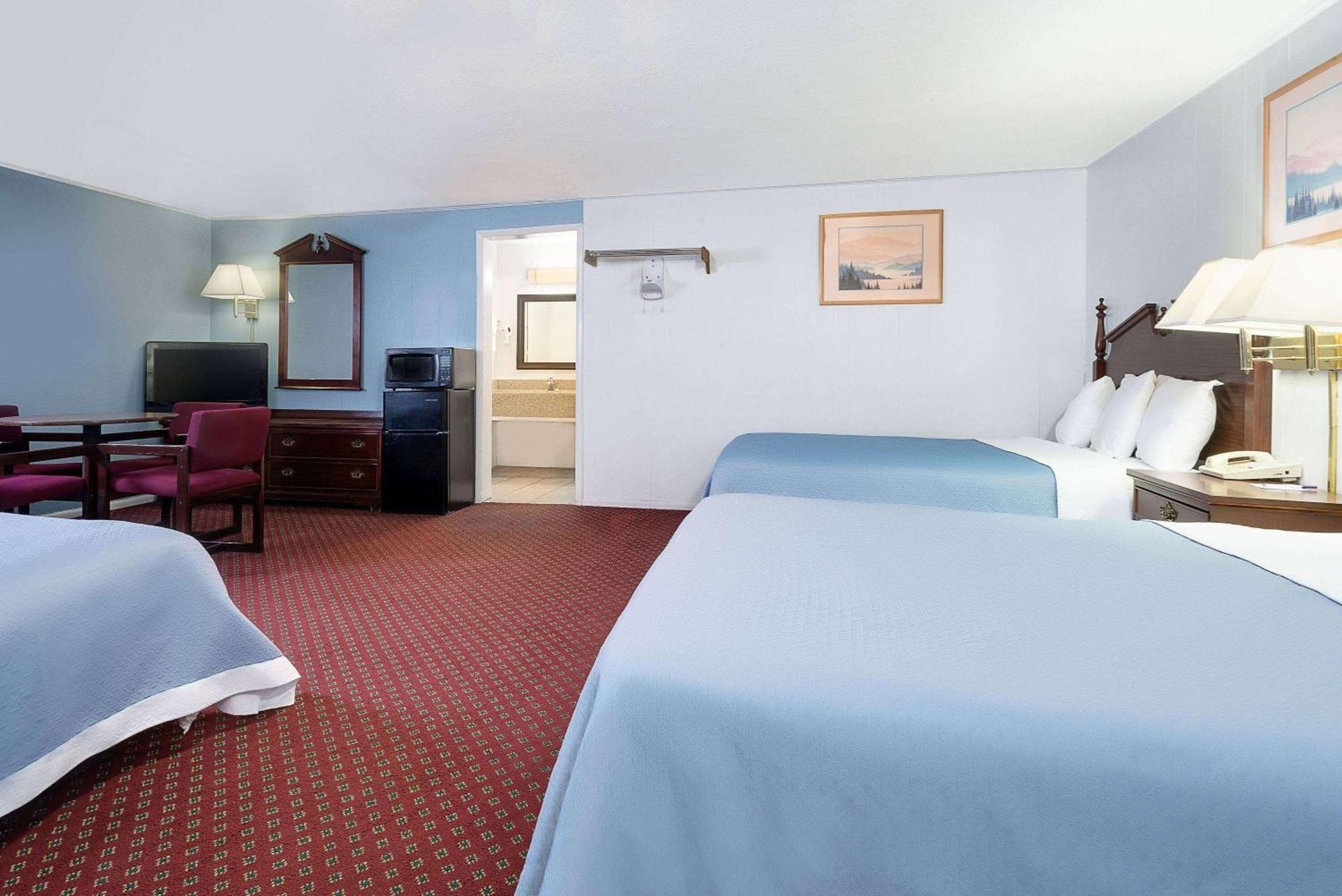 Travelodge By Wyndham Las Vegas Nm Exterior photo