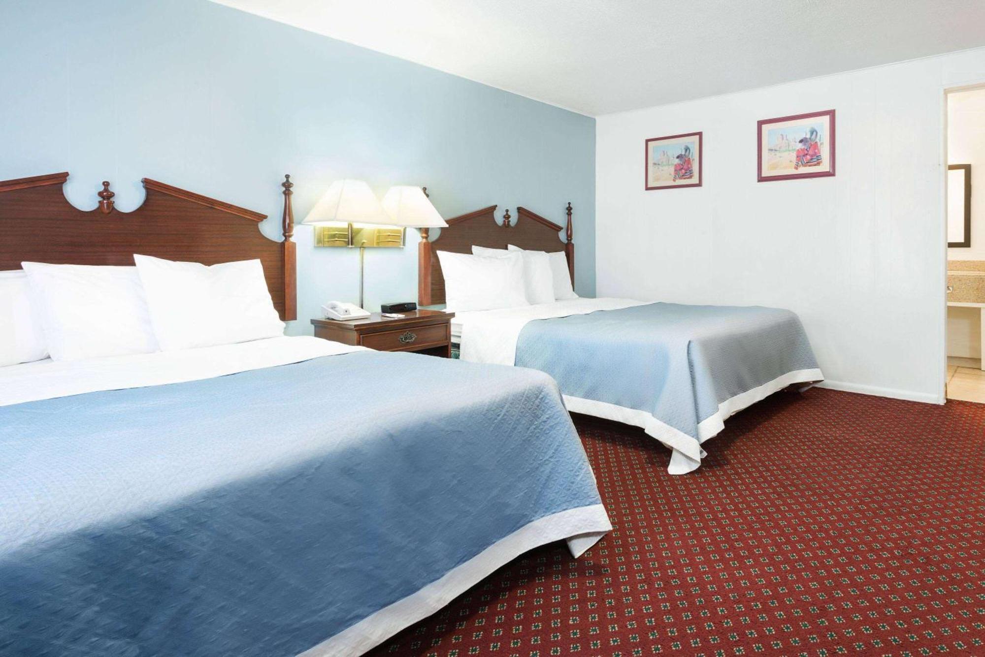 Travelodge By Wyndham Las Vegas Nm Exterior photo